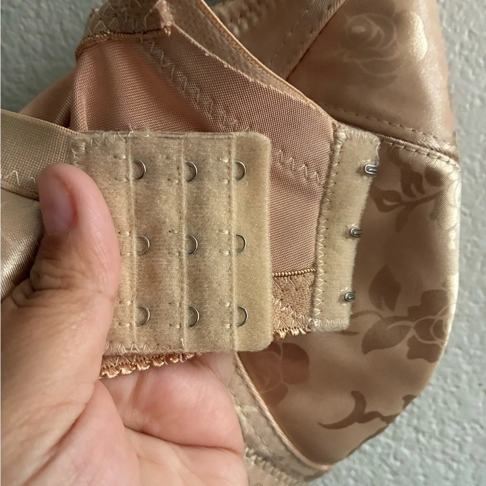 🆕Jennifer Intimates Vintage Satin Tan Floral Wireless Bra 40D🆕